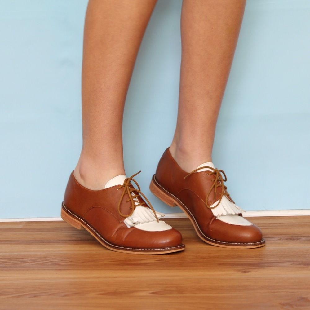 womens 8 urban outfitters oxfords!